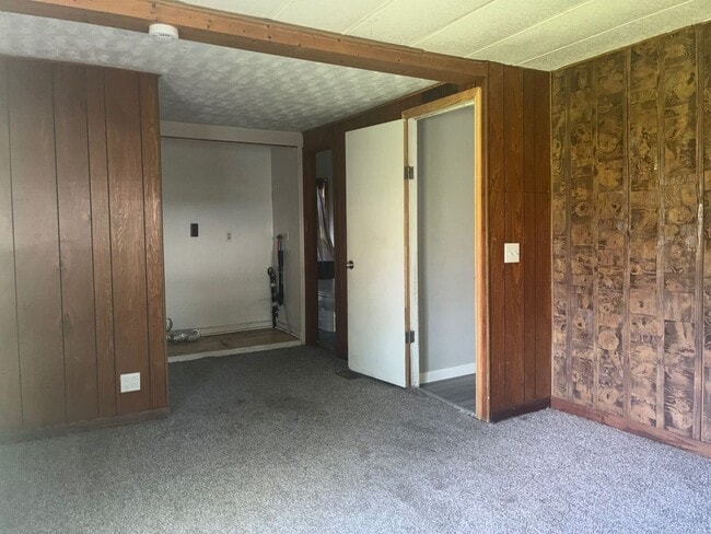 Building Photo - 476 Stallion Ct
