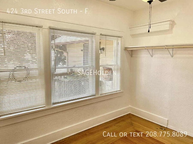 Building Photo - 424 3rd St S