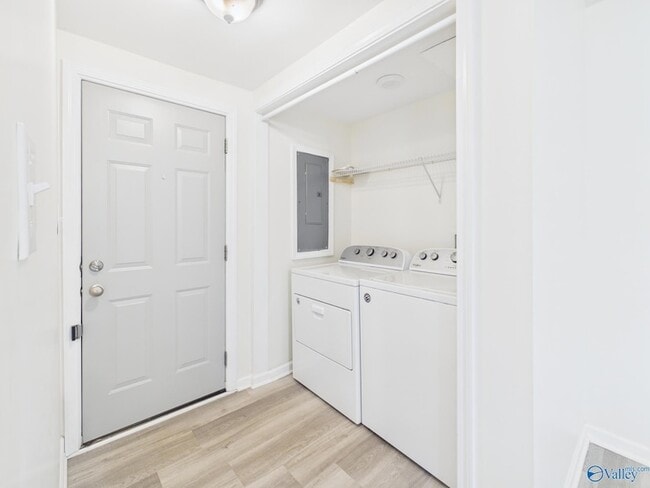 Building Photo - 2106 Levert St NE