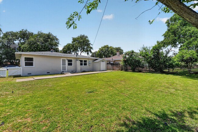 Building Photo - Charming Fullerton Cul-de-Sac Home with Large Yard & Detached Garage