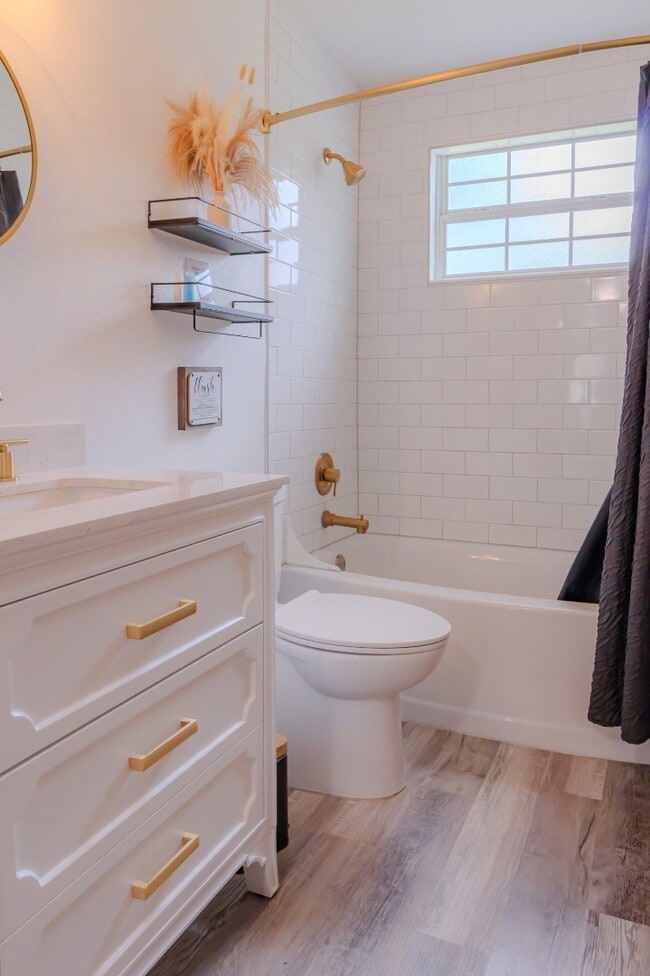 Building Photo - Charming 3BR Fully Furnished Apartment in ...