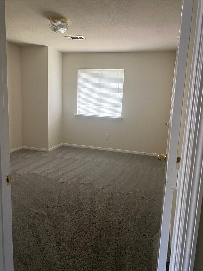 Building Photo - 42 Drifting Shadows Cir