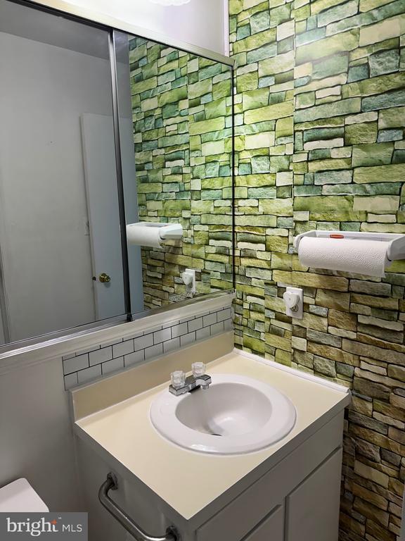 Building Photo - 4002 Summer Hollow Ct