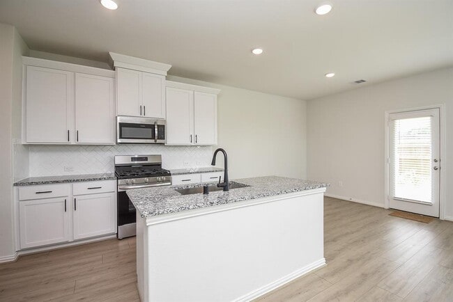 Building Photo - 27943 Western Crk Ct