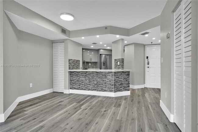 Building Photo - 5880 Collins Ave