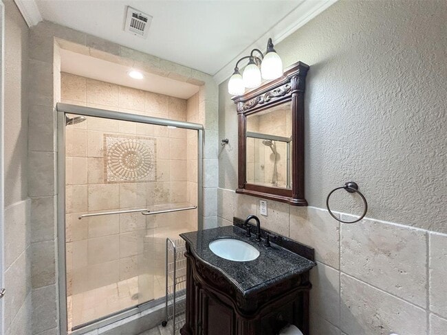 Building Photo - 2415 Durwood St