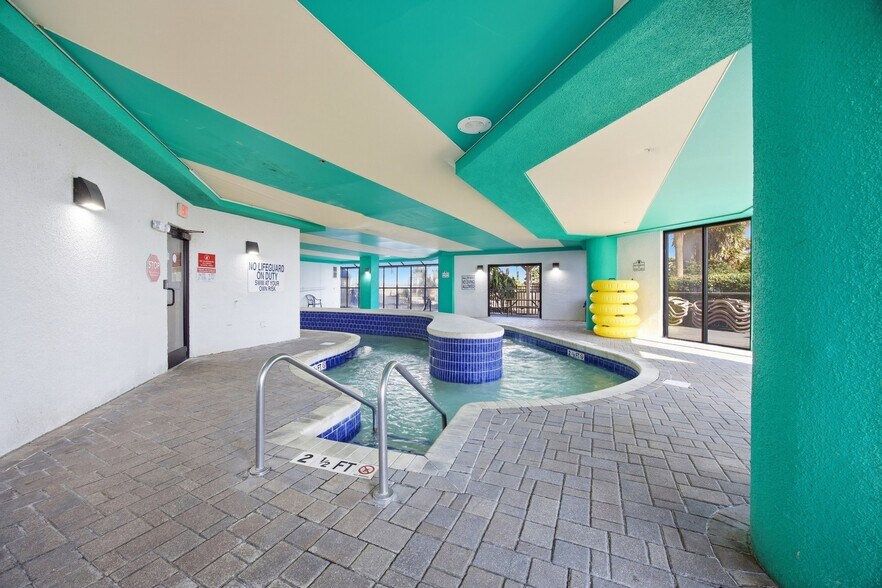 Building Photo - 2710 N Ocean Blvd