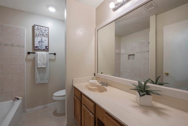 Building Photo - 2779 Forest Point Dr