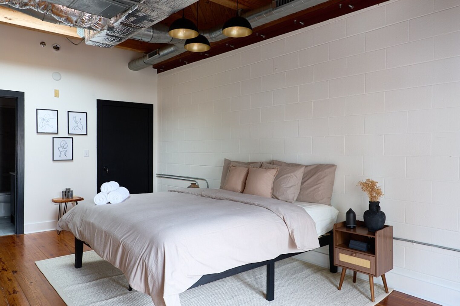 Building Photo - 403 E 33rd St