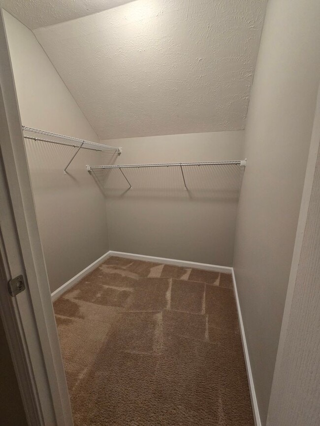 Building Photo - NEW LISTING!!!!!