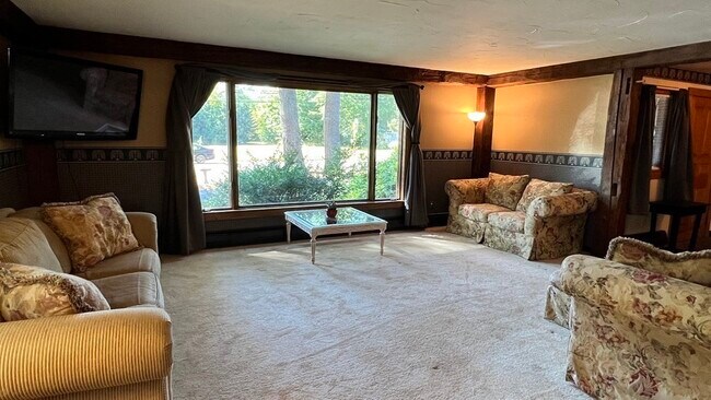 Building Photo - 191 Montgomery Rd