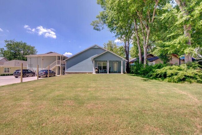 Building Photo - 4 Bed / 2.5 Bath Home in Kendall Whittier – Minutes to Downtown Tulsa & University of Tulsa | Gar...