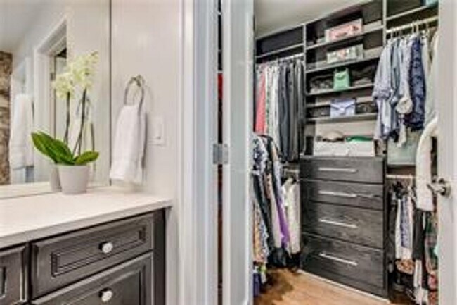 Building Photo - Furnished Luxury Buckhead Condo - Walk to EVERYTHING