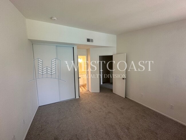 Building Photo - ***$500-OFF Move In Special**** Charming U...