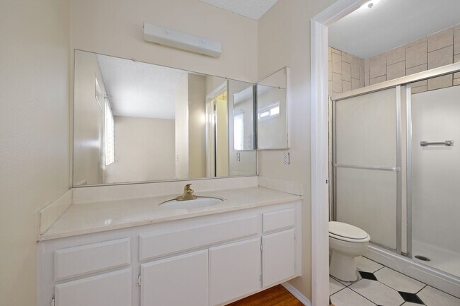 Building Photo - 1650 S Campus Ave