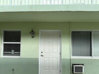 Building Photo - 1118 N H St