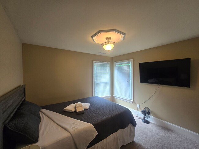 Building Photo - Rare Custom 3BR + Flex Space, 3BA Craftsma...
