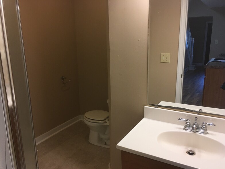 Building Photo - 657 Marion Ct