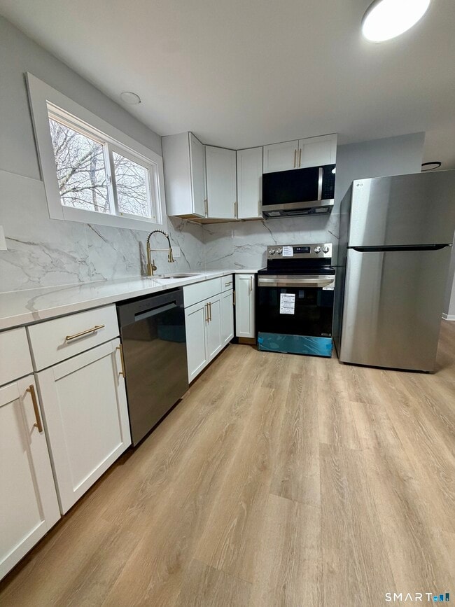 Building Photo - 164 Sycamore St