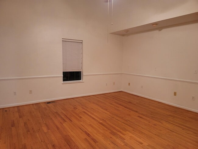 Building Photo - 331 Glenwood Dr