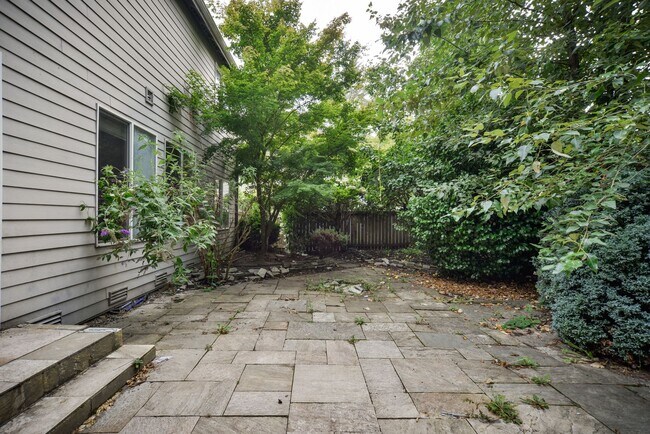 Building Photo - Nice 5 Bed / 2.5 bath house for rent in Kenmore.