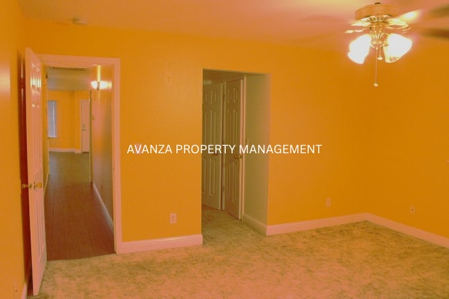 Building Photo - 1 Yr Lease