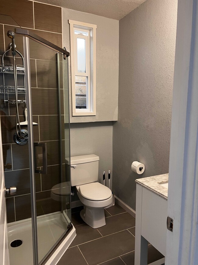 Building Photo - 1354 Palou Ave