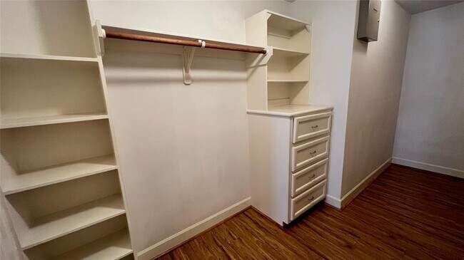 Building Photo - 2710 Hullsmith Dr