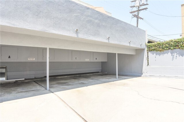 Building Photo - 11921 Goshen Ave