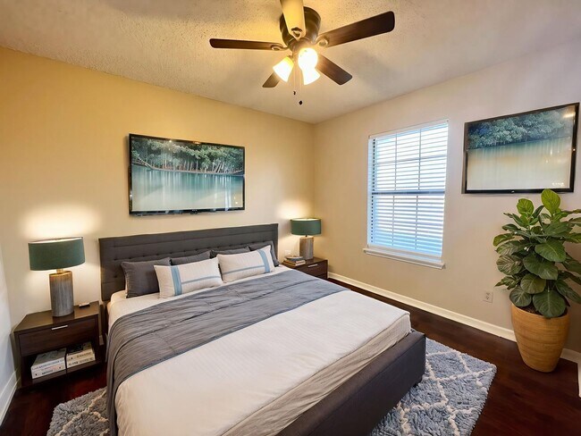 Building Photo - **MOVE IN SPECIAL!** MUST SEE! Spacious 2 ...