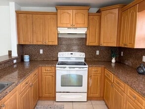 Building Photo - 2242 Thomas St