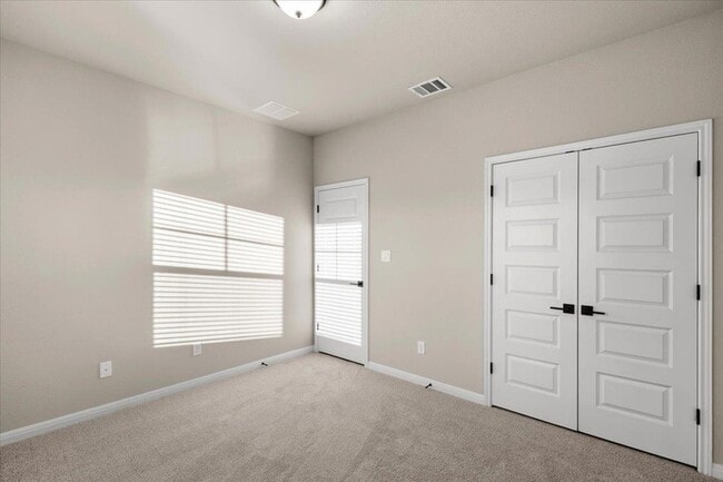 Building Photo - 5900 Whisper Creek Dr