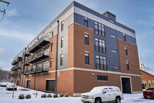 Building Photo - 4149 S Cottage Grove Ave
