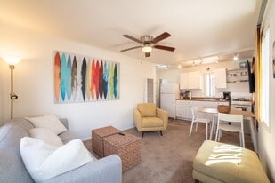 Building Photo - 612 Bayview Dr