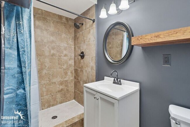 Building Photo - Updated 3Bdm 2 Ba Single Story Home with Detached Garage in the Heart of Lakeside