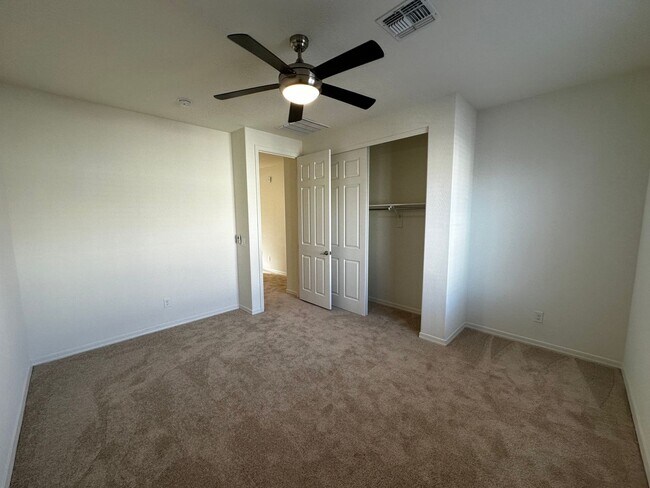 Building Photo - RECKER AND RAY MOVE IN READY 4 BEDROOM 2.5 BATHROOM HOME PERFECTLY LOCATED