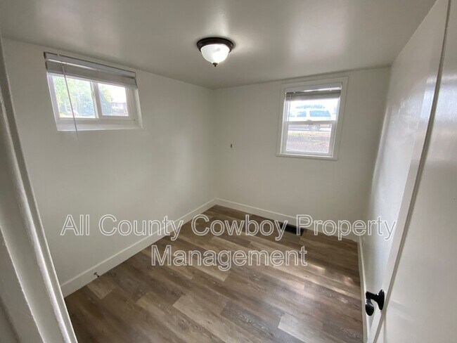 Building Photo - 1203 E Canby St