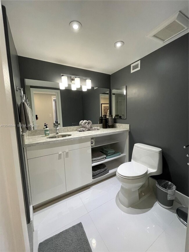 Building Photo - 2500 Parkview Dr