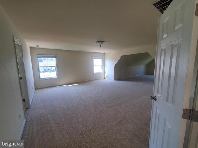 Building Photo - 33 Saphire Ct