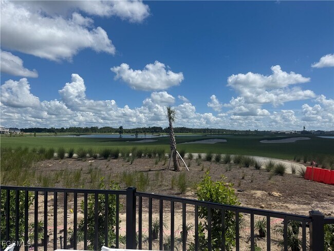 Building Photo - 15285 Grn Acrs Ave