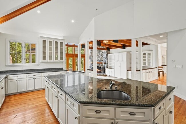 Building Photo - 169 Sausal Dr