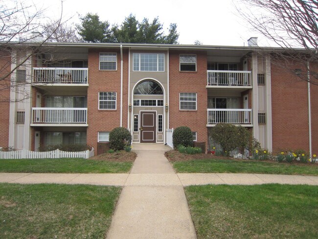 Building Photo - Conveniently located near Tysons, Metrobus, the Toll Road, and West Falls Metro.