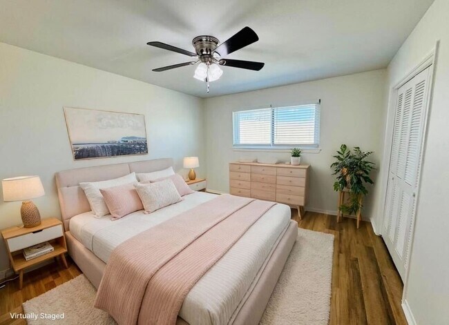 Building Photo - 340 N Houston