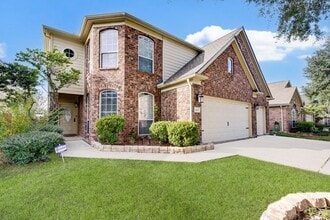 Building Photo - Marvelous 6-bed and 3.5-Bath Home in Cypre...