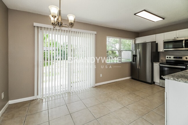 Building Photo - 3221 Thistle Hill Dr