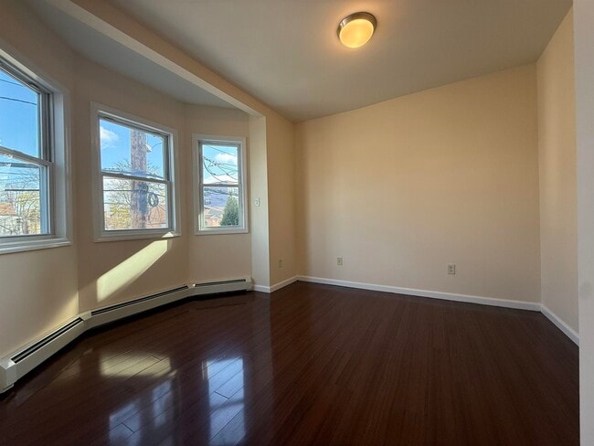 Building Photo - 214 Hamilton Ave