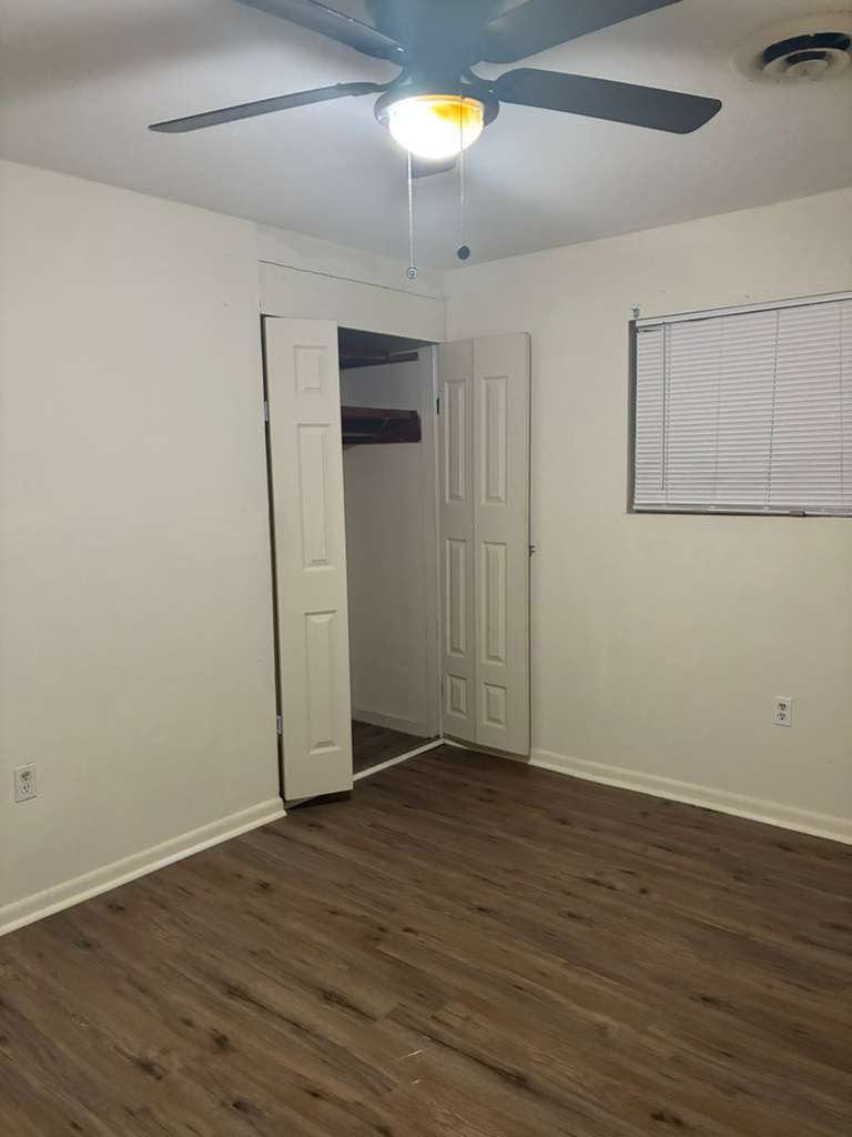 Building Photo - 228 Melrose Dr