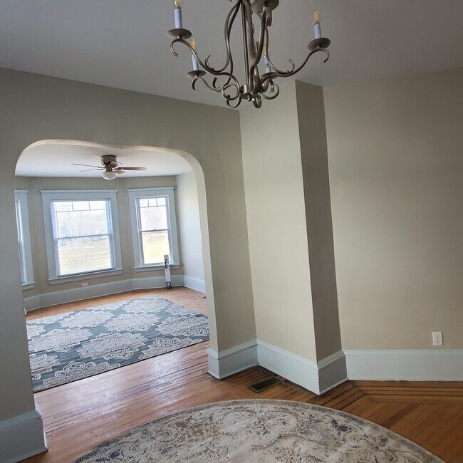 Livingroom - 1606 E 85th St