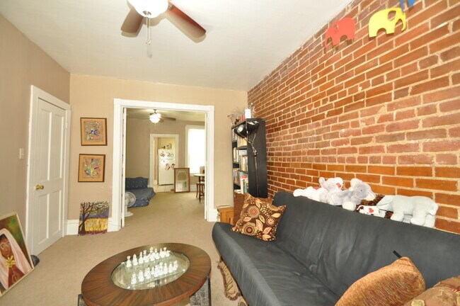 Building Photo - 1861-1863 Clarkson St