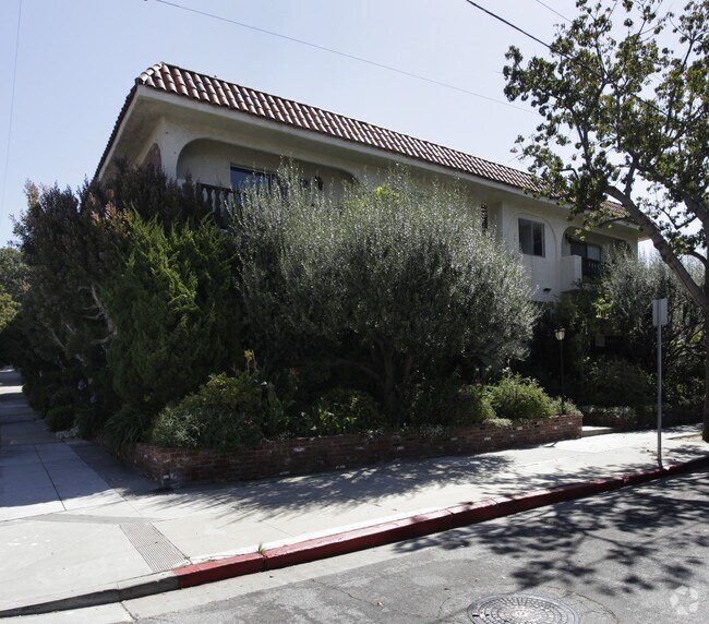 Primary Photo - 2201 5th St